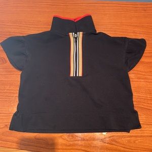 LIKE NEW 🍾 BURBERRY 3T shirt
